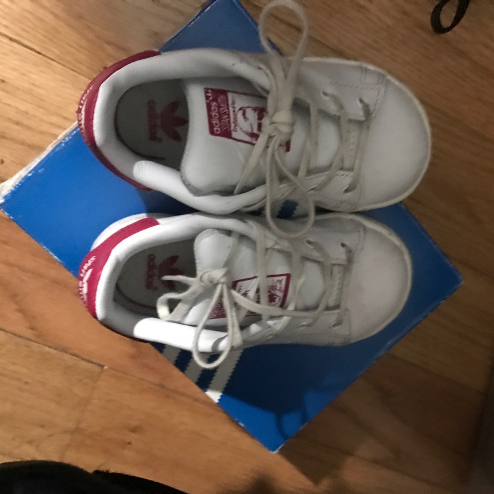 White and pink Stan smith